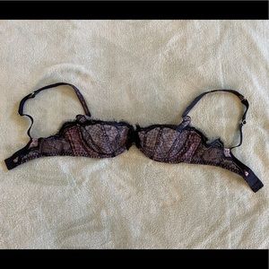 Vintage black/pink lace AP bra. 34C